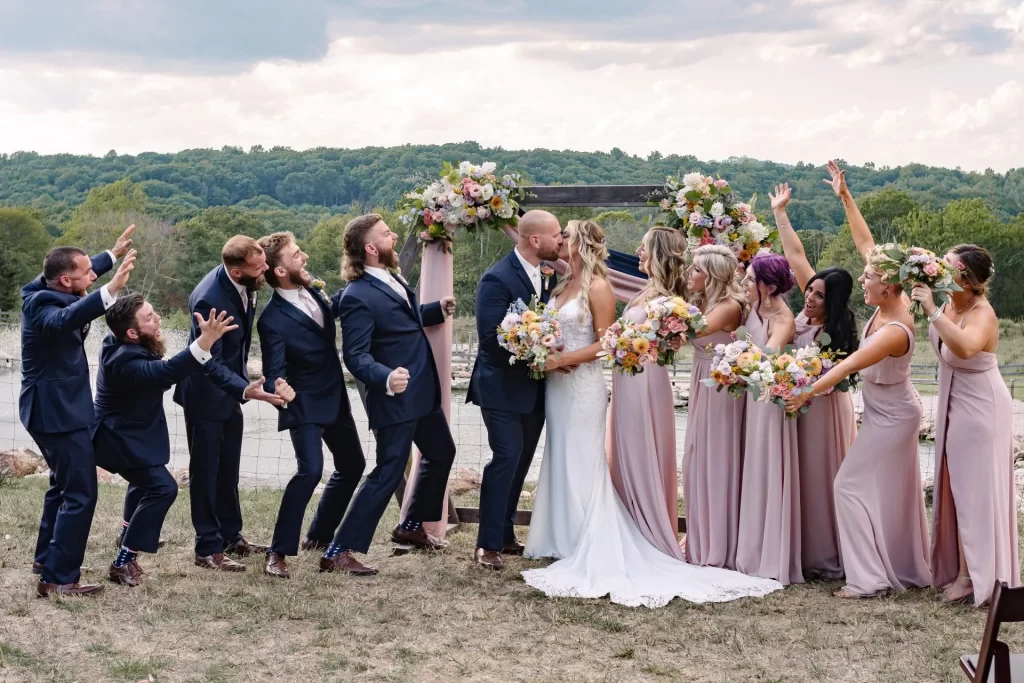 bridal party, groom & bride kissing